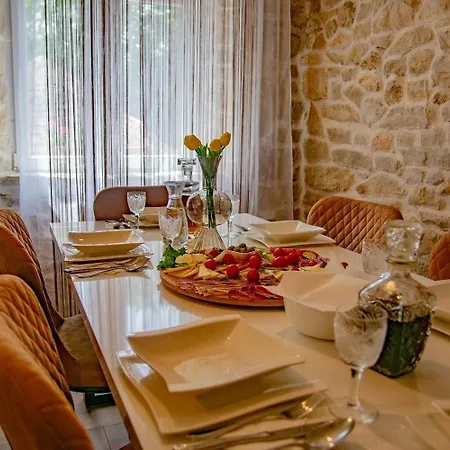 Ferienhaus Mit Privatpool Fur 5 Personen Ca 80 Qm In Drnis, Dalmatien Dalmatinisches Hinterland Drnis