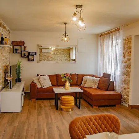 Ferienhaus Mit Privatpool Fur 5 Personen Ca 80 Qm In Drnis, Dalmatien Dalmatinisches Hinterland