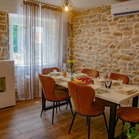 Ferienhaus Mit Privatpool Fur 5 Personen Ca 80 Qm In Drnis, Dalmatien Dalmatinisches Hinterland Drnis
