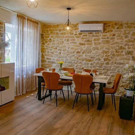 Ferienhaus Mit Privatpool Fur 5 Personen Ca 80 Qm In Drnis, Dalmatien Dalmatinisches Hinterland * Drnis