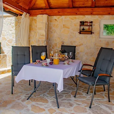 Ferienhaus Mit Privatpool Fur 5 Personen Ca 80 Qm In Drnis, Dalmatien Dalmatinisches Hinterland Drnis
