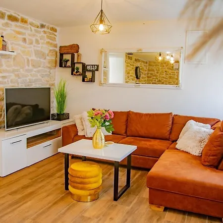Holiday home Ferienhaus Mit Privatpool Fur 5 Personen Ca 80 Qm In Drnis, Dalmatien Dalmatinisches Hinterland *