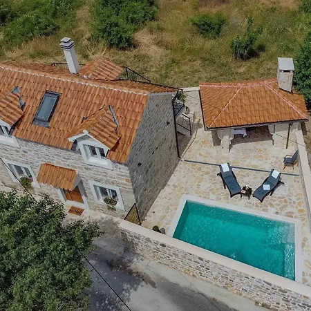 Holiday home Ferienhaus Mit Privatpool Fur 5 Personen Ca 80 Qm In Drnis, Dalmatien Dalmatinisches Hinterland